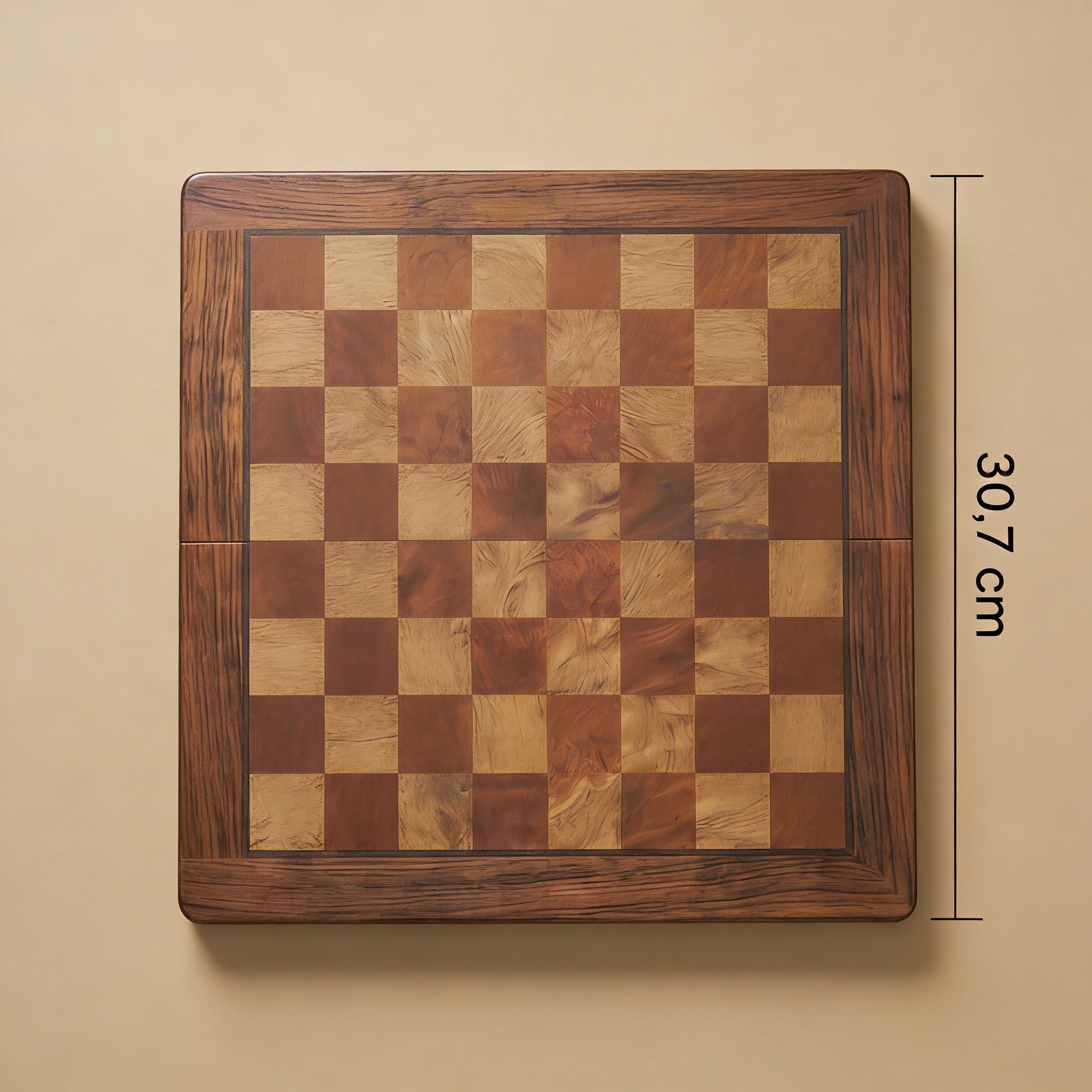 Scacchiera pieghevole in legno di mogano con pezzi in ottone