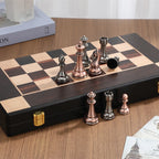 Scacchiera Reale — Pedine in Metallo, Base in Legno d'Ebano